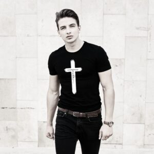 Faith Cross T-Shirt - Hustler To CEO